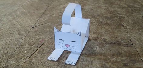 Aujourd'hui je vous propose une idée simple pour faire découvrir aux enfants comment faire un chat en papier facile. Il ne vous faut que du papier, des ciseaux et de la colle (et une imprimante pour imprimer le modèle). Cette activité manuelle de chat en papier facile peut être proposé aux ... Origami Box Instructions, Origami Wedding Invitations, Origami Turtle, Origami Swan, Origami Wedding, Boat Drawing, Origami Heart, Origami Easy, Paper Toys