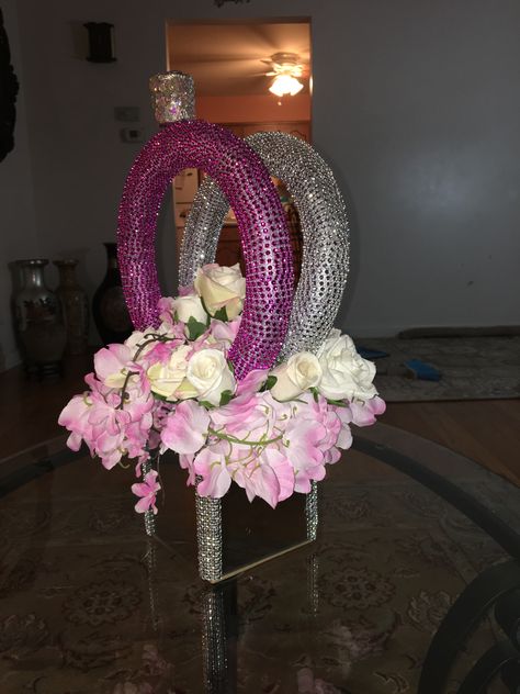 Wedding centerpiece Engagement Balloons, Denim And Diamonds, Wedding Centerpiece, Bling Rings, Ribbon Flowers, Wedding Centerpieces, Decor Diy, Shower Ideas, Diy Ideas