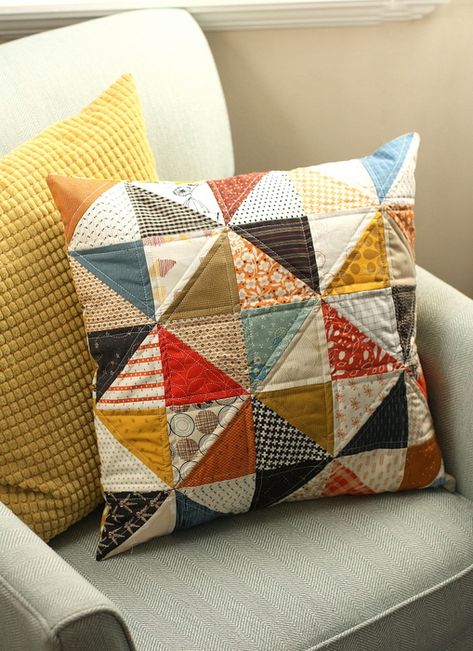 Sew Ins, Fall Patchwork, Fall Sewing Projects, Quilted Pillow Covers, Fall Sewing, Crochet Easter, Patchwork Cushion, Patchwork Quilt Patterns, Fall Quilts