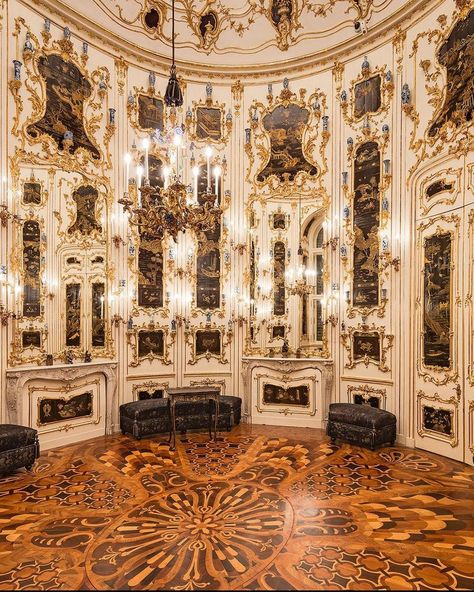 ✨ Wishing a nice Sunday from the dreamy oval Chinese Room of @schoenbrunnpalace #palaceliving #palace #architecture #royal #austria… Empress Elisabeth Of Austria, Elisabeth Of Austria, Schonbrunn Palace, Marie Antoinette Costume, Chinese Room, Palace Architecture, Empress Elisabeth, Schönbrunn Palace, Palace Interior