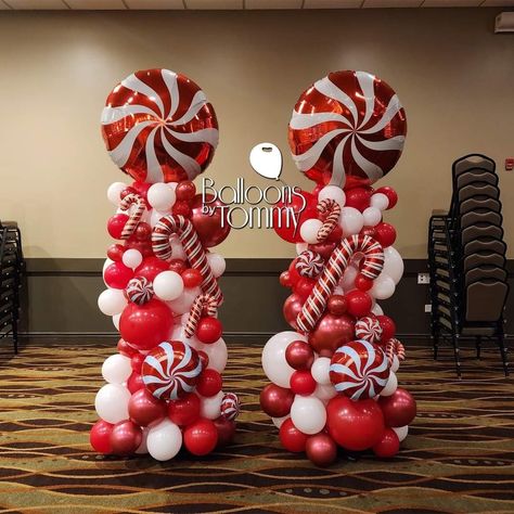 Balloons Christmas Decorations, Christmas Balloon Arch Diy, Candy Cane Christmas Party Decorations, Red Christmas Party Theme, Christmas Balloon Decorations Diy, Christmas Balloon Decoration, Christmas Balloon Staircase, Xmas Balloon Decorations, Christmas Wood Backdrop Ideas