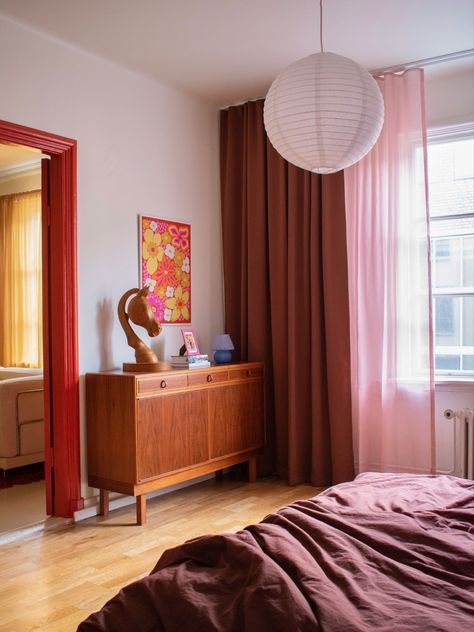 Light Pink Curtains, Mid Century Eclectic Bedroom, Red Curtains Bedroom, Brown Bed Sheets, Wooden Horse Head, Eclectic Curtains, Sheer Curtains Bedroom, Horse Head Sculpture, Fall Bedroom Ideas