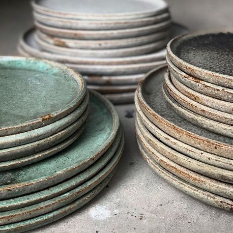 Rustic Pottery, Keramik Design, Tableware Design, Ceramic Dinnerware, Ceramic Tableware, Pottery Plates, Pottery Designs, Modern Ceramics, Pottery Studio