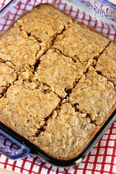 Apple Oatmeal Breakfast Cake - An easy and delicious breakfast or snack idea filled with shredded apples and oatmeal.  It's perfect for back to school! Essen, Oatmeal Apple Cake, Oatmeal Breakfast Cake, Apple Oatmeal Breakfast, Apple Breakfast Cake, Oatmeal Apple, Breakfast Cake Recipes, Cake Breakfast, Apple Breakfast