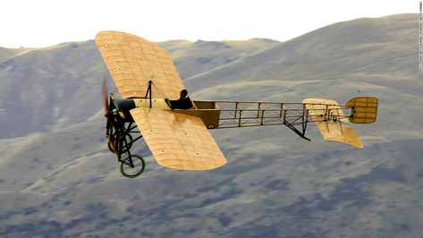 Ww1 Aircraft, Lake Wanaka, Airplane Flying, Old Planes, Vintage Planes, Airplane Design, Vintage Airplanes, Jet Plane, Vintage Aircraft