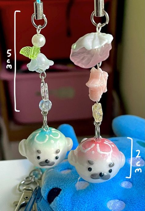 Seals with a jellyfish pattern on their back! 🦭💗 unique phone charm that you can match with your friends. (づ  )づ⋆｡o✩ Please note that all charms are individually made, so there will be some inconsistencies between pieces. However, the quality of the item remains the same. Although these keychains are made with durability in mind, please be gentle with them as they are not indestructible. (｡*́︿*̀｡) Shipping:🚚 - Each item is made to order - Processing time is at least 3-5 days. I am a full-time student! shipping time depends on your location.  - I am not responsible for any damages or lost packages after they are shipped out. Refunds/returns are not accepted. However, feel free to message me if you have any questions or suggestions about the product. :) Thanks for the support! (๑๑) Feel f Jellyfish Pattern, Phone Plug, Phone Charm, Jellyfish, Full Time, Seals, Gift Registry, Small Gifts, Keychains