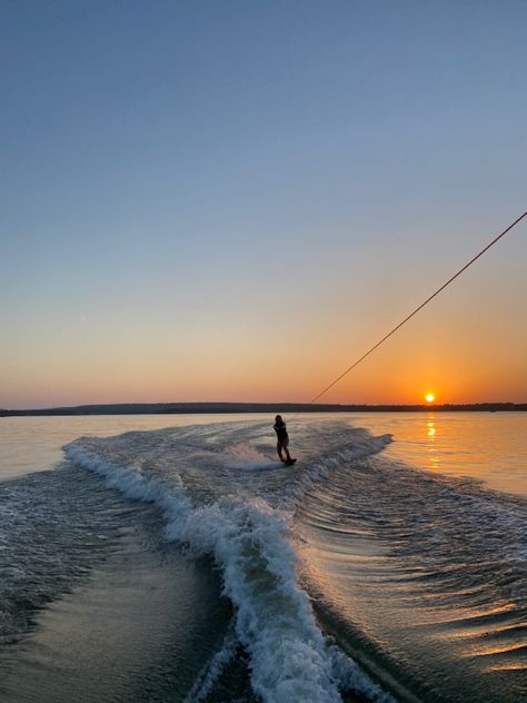 Waterskiing Pictures Aesthetic, Summer Lake House Vibes, Boating Aesthetic Lake, Waterski Aesthetic, Water Skiing Aesthetic, Lake House Aesthetic Friends, Wake Boarding Aesthetic, Summer On The Lake, Wakeboarding Aesthetic