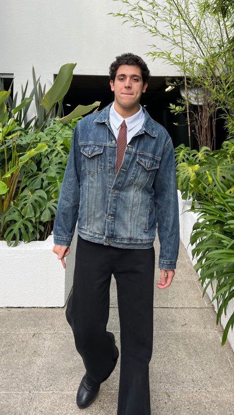 Tie And Jeans Men Outfits, Normcore Outfits Men, Men Jean Jacket Outfits, Denim Jacket Outfit Mens, Men Streetwear Outfits, Japanese Street Fashion Men, Oversize Outfit, Fashion Models Men, Denim Jacket Winter