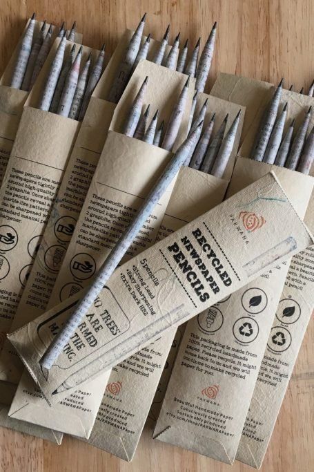 30 Best Eco Friendly Zero Waste School Supplies Newspaper Pencils, Freetime Activities, Recycled Newspaper, Lead Pencil, Waste Free Living, Recycle Newspaper, Environmentally Friendly Living, Drukarka 3d, Led Pencils