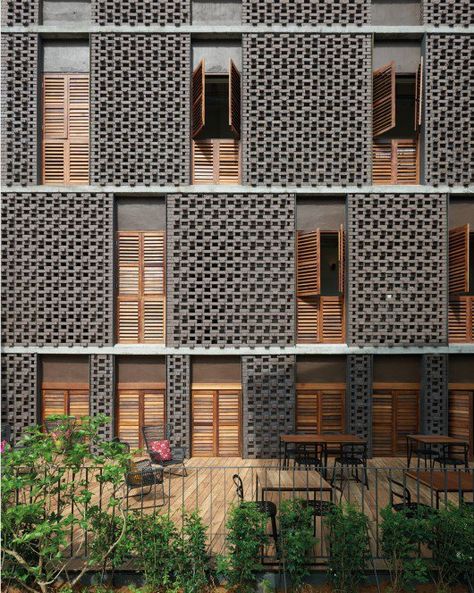 http://www.archdaily.com/640809/lantern-hotel-zlgdesign/?ad_medium=widget Brick Houses, Hotel Facade, Building Skin, Hotel Exterior, Plans Architecture, Building Front, Student Housing, Brick Architecture, Brick Facade