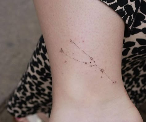 Tattoo Taurus Constellation, Tattoo Ideas Taurus, Zodiac Tattoos Taurus, Tattoos Taurus, Fineline Tattoo Ideas, Taurus Constellation Tattoo, Taurus Constellation, Aries Constellation, Fineline Tattoo