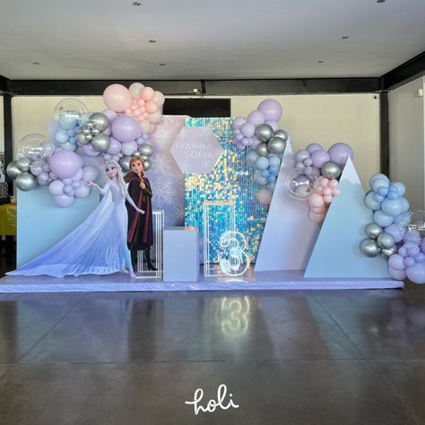 #luxuryevent #luxuryballoons #partyballoons #eventdesigner #beautifuldecor #partyideas#ballooninstalation #eventinspo #birthdayparty Frozen Birthday Decorations, Frozen Birthday Party Decorations, Winter Onederland Birthday Party, Birthday Decorations At Home, Deco Ballon, Onederland Birthday Party, Winter Onederland Birthday, Frozen Theme Party, Frozen Theme