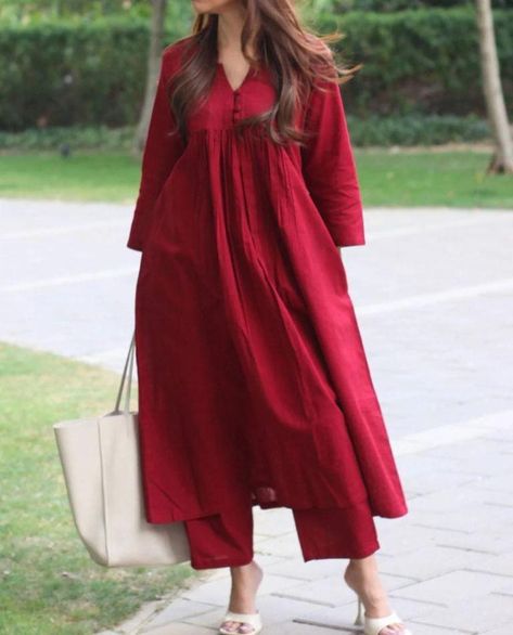 How To Style Red Kurti, Princess Kali Kurti Design, Plain Kurtis Design, Cotton Plain Kurti Designs, Flare Kurti Designs, Plain Suit Designs Indian, Tamil Dress, Daily Wear Kurtis Casual, Plain Kurta Set