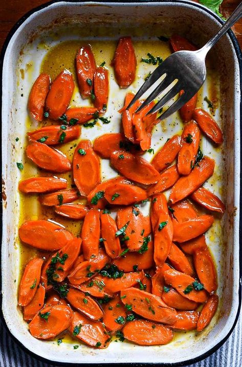 Roasted Glazed Carrots, Individual Chicken Pot Pies, Maple Roasted Carrots, Sweet Corn Cakes, Easy Christmas Dinner, Fall Favorites Recipes, Fresh Carrots, Baked Butternut Squash, Roasted Fennel