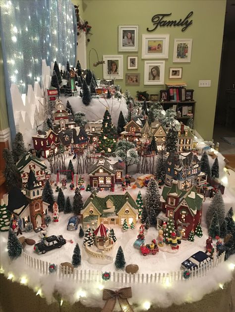 Christmas Tree Village Display, Diy Christmas Village Displays, Christmas Tree Village, Lemax Christmas Village, Christmas Village Sets, Lemax Christmas, Diy Christmas Village, Christmas Houses, Christmas Village Houses