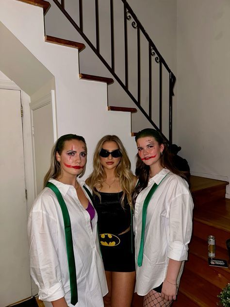 Batgirl And Joker Costume, Batwoman And Joker Costume, Batman Costume Aesthetic, Joker And Batman Halloween Costumes, Joker Batman Costume, Joker Batman And Harley Quinn Costume, Hot Batman Costume, Joker Duo Costumes, Joker And Batman Couple Costume