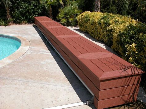 Great idea – build a composite deck bench that holds a pool cover. #ChoiceDek Composite Decking Ideas, Pool Equipment Enclosure, Pool Cover Roller, Hidden Pool, Automatic Pool Cover, Solar Pool Cover, Decking Ideas, Pool Storage, Pool Covers