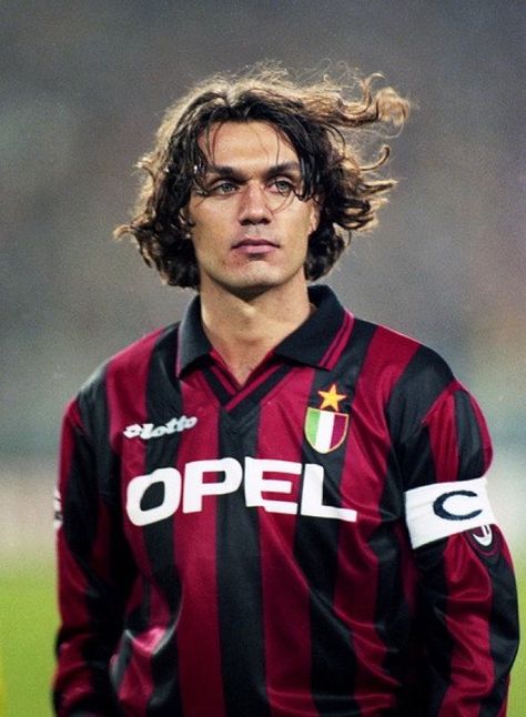 Paolo Maldini Harry Maguire, Milan Football, Paolo Maldini, Legends Football, Football Players Images, Football Photography, Retro Football Shirts, Best Football Players, Football Images