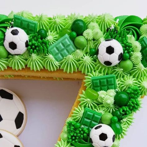 Number Cake For Boys, Football Cakes For Boys, Soccer Cakes, Soccer Cookies, Breakup Party, Soccer Cupcakes, Football Themed Cakes, Treats To Share, Football Cakes