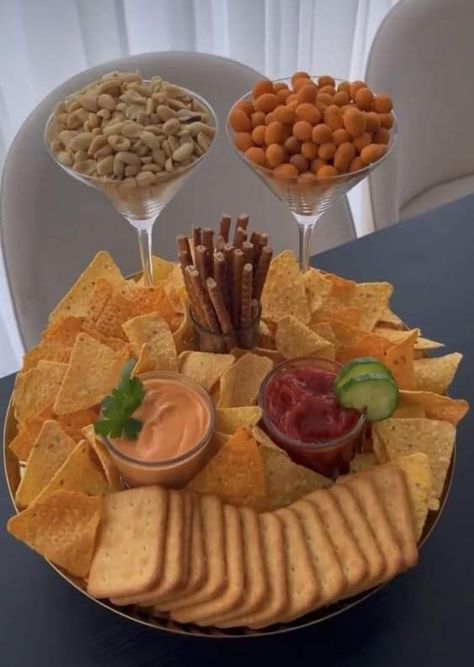 Amazing Food Platters, Amazing Food Decoration, Party Food Buffet, Catering Ideas Food, Party Food Platters, Easy Food Art, Food Displays, Snacks Für Party, Buffet Food