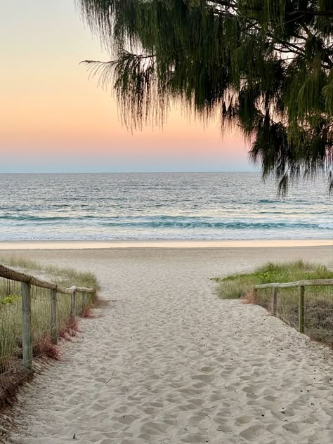 Gold Coast Apartment View, Gold Coast Beach House, Good Coast Australia, Gold Coast Beach Aesthetic, Broadbeach Gold Coast, Australia Astethic, Gap Year Aesthetic Australia, Summer Australia Aesthetic, Travel Australia Aesthetic