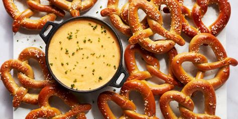 Beer Cheese Is The Perfect Excuse To Eat Soft Pretzels Sunday Snacks, Beer Cheese Recipe, St Patties, Beer Cheese Soups, Beer Cheese Dip, Braised Cabbage, Delicious Appetizers, Cheese Dip Recipes, Easy Apps