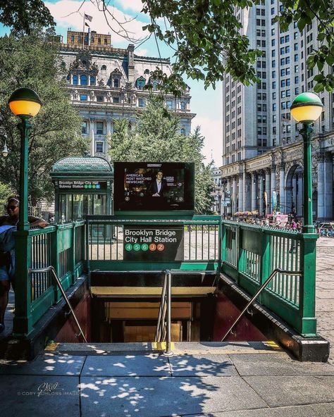 The City Hall/Brooklyn Bridge subway entrance at City Hall Park. Thats the beautiful Surrogate's Court of New York County building in the background ;-)  Credit: Cory Schloss Images Underground New York, New York Layout, New York City Bridge, New York City Bloxburg Build, Subway Background, Bloxburg New York City, Brooklyn Buildings, Brooklyn Subway, Drawings Of New York City