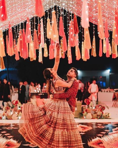 Wish N Wed Wedding Inspiration on Instagram: "This has got to be the most hippie-inspired sangeet decoration idea we've ever seen. Save this for your summer wedding. ✨❤️ Decor @prashe #indianwedding #sangeetdecor #sangeetdecoration #wishnwed #sangeetdecorations #sangeetdecorationideas #garbadecorations #summerwedding #decor #sangeet #sangeetdecor #decoridea" Sangeet Decor At Home, Pakistani Sangeet Decor, Backyard Sangeet, Colorful Sangeet Decor, Boho Sangeet Decor, Indian Wedding Sangeet Decor, Modern Sangeet Decor, Ladies Sangeet Decoration, Outdoor Sangeet Decor