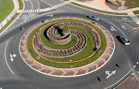 Roundabout way: Chico could have 8 more traffic circles in next 20 years – Chico Enterprise-Record Traffic Circle Landscape, Traffic Circle Design, Traffic Island Design, Roundabouts Design, Roundabout Design Ideas, Round About Driveway Landscaping, Roundabout Landscape Design, Circle Landscape Design, Roundabout Design Landscape