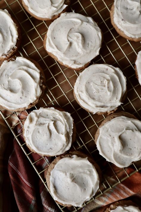 Frosted Chai Cookies, Iced Chai Cookies, Chai Oatmeal Cookies, Browned Butter Sugar Cookies, Chai Tea Cookies, Chai Sugar Cookies, Holiday Bakes, Chai Cookies, Autumn Desserts