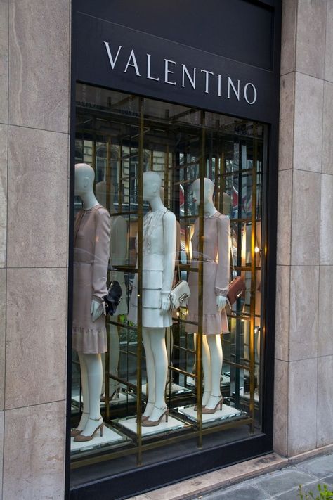 FANCY Valentino Store, Luxury Window Display, Decoration Vitrine, Shop Fronts, Store Window, Shop Till You Drop, Shop Window Displays, Door Ideas, Store Front