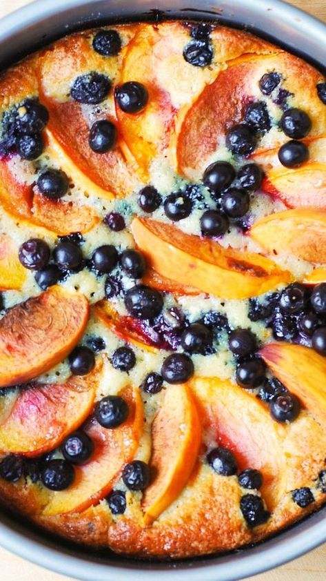 Blueberry Greek Yogurt Cake, Greek Yogurt Cake, Peach Blueberry, Greek Yogurt Recipes, Torte Cupcake, Peach Desserts, Yogurt Cake, Peach Recipe, Blueberry Recipes