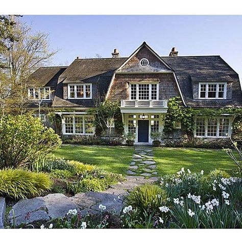 A classic Hampton’s style home on Bainbridge Island in Washington. #houselove #itsahouselovething #instahouses #hamptonsstyle #exteriors… Gambrel Style, Victorian Exterior, Shingle Style Homes, American Houses, Bainbridge Island, Shirts Short Sleeve, Hamptons House, Hamptons Style, Modern Farmhouse Plans