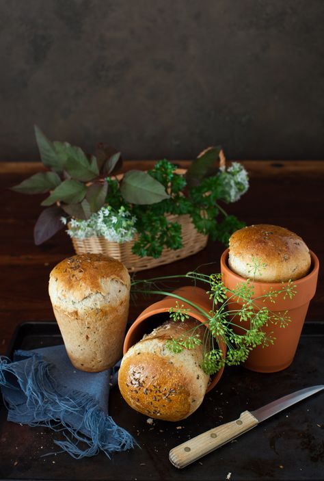 Garlic Bread with Fresh Herbs Baked in Flower Pots – Cooking Melangery Clay Flower Pots, Clay Flower, Bread Recipes Homemade, Bread Rolls, Garlic Bread, How To Make Bread, Clay Pots, Homemade Bread, Bread Baking