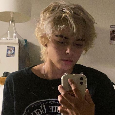 Guy With Blonde Hair And Glasses, Guy Bleached Hair, 1bedhead Ash, Awsten Knight Blonde Hair, Blonde Emo Boys, Boy Face, Ash Blonde Hair, Cute Asian Guys, Boys With Curly Hair