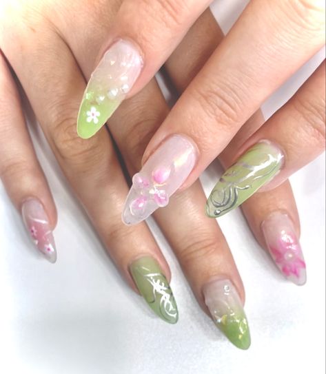 Fairy Core Nails Aesthetic, Flora Winx Club Nails, Flora Winx Nails, Flora Outfits Ideas, Flora Winx Club Aesthetic Outfit, Flora Winx Makeup, Winx Flora Outfits, Winx Flora Aesthetic, Flora Aesthetic Winx Club