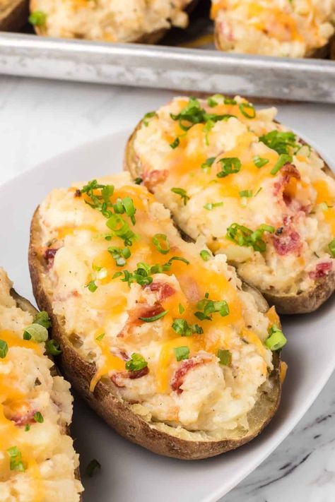 Twice Baked Potatoes Potato Entree, Easy Twice Baked Potatoes, Crispy Potato Skins, Twice Baked Potato, Stuffed Baked Potatoes, Side Dish Recipes Easy, Twice Baked, Twice Baked Potatoes, Vegetable Side