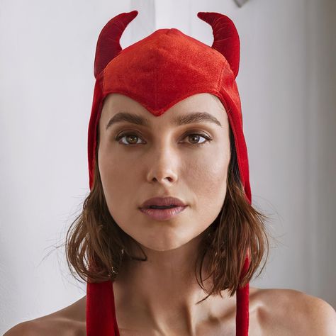 The headpiece features deep red velvet bonnet with playful horns, making it a perfect addition to any costume.  One size fits most, head circumference- 22-23 inches.  Lightweight and comfortable to wear all night long. The bonnet is completely lines and has long ties, which you can tie into a bow, leave hanging like a scarf, or style however you like. Fits a variety of Halloween and Cosplay costumes. Pair it with your evening outfit and turn it into a Halloween or party costume with just one hea Retro Devil Costume, Vintage Devil Costume, Pumpkin Crown, Demon Outfit, Bubblegum Witch, Warm Halloween Costumes, Devil Woman, Demon Costume, Iconic Halloween Costumes