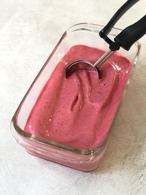 Raspberry orbet you can make in a food processor How To Make Sorbet, Homemade Sorbet, Yogurt Pops, White Raspberry, Fruit Pops, Just Juice, Mango Sorbet, Raspberry Sorbet, Wild Blueberries