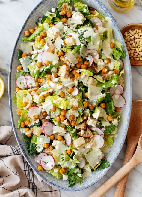 Caesar Salad Recipe - Love and Lemons Mealprep Salad, Crispy Veggies, Chickpea Recipes Easy, Homemade Caesar, Classic Caesar Salad, Resep Salad, Caesar Salad Recipe, Caesar Salad Dressing, Dinner Side