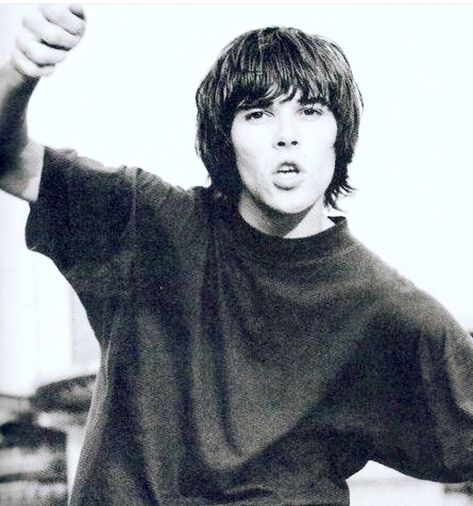 Britpop hair!!!! Britpop Haircut, Ian Brown 90s, Ian Brown, 90s Bands, Stone Roses, Brown Stone, Cool Haircuts, Haircuts For Men, Hair Inspo