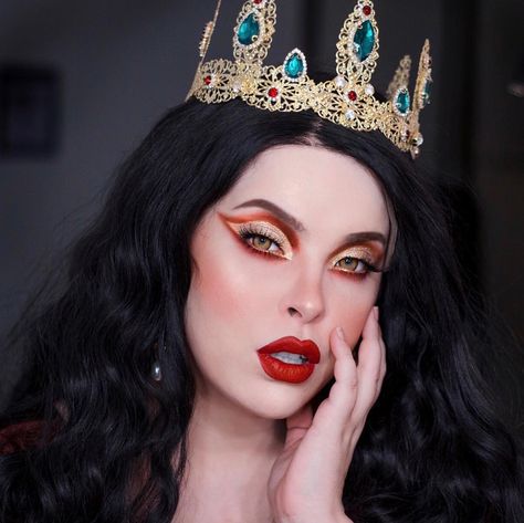 KILLER QUEEN 👑♥️ This empress @dorothy.dew has a look that could kill. 👸🏻👸🏻This Royal beat is complete using our blood red… #mua #makeup #makeuplook Queen Makeup Royal, Queen Makeup, Killer Queen, Mua Makeup, Blood Red, Makeup Looks, Crown Jewelry, Crown, Queen