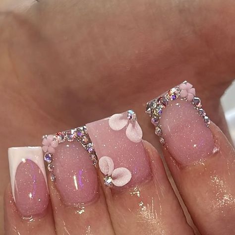 Alma Ga Nail & Toe tech 👸🏽 on Instagram: "shorties 😍  -  -  -  #nailsnailsnails #nailinfluencer #nailinspo #nailinspiration #nailinstagram #nailtechvideos #nailart #nailaddict #nailsofinstagram #explore #explorepage #reels #viralreels #912nailtech" Short 15 Nails, Nail Inspired For Birthday, Small Nails Square, Birthday Sets Nails Short, Nails Idea Birthday, Natural Realistic Acrylic Nails, Pink And White Nails With Flowers, Nail Into Short, Pink Christmas Nails Short Square