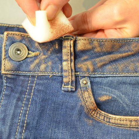 DIY Denim Printing Techniques - Threads - WeRIndia Vestiti In Jeans, Artisanats Denim, Jean Diy, Jeans Refashion, Painted Clothes Diy, Jeans Pocket, Denim Art, Painted Denim Jacket, Denim Inspiration