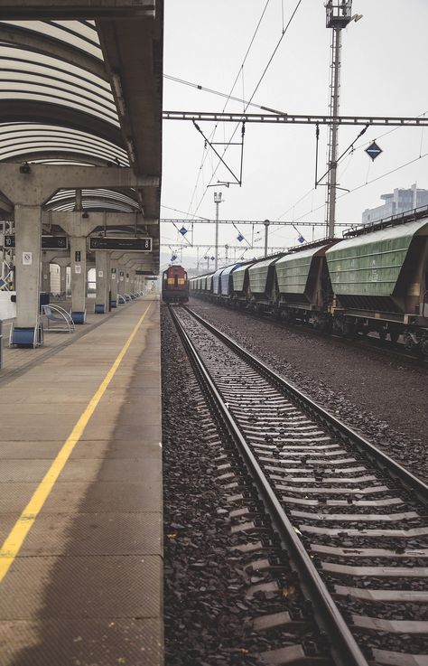 Old Train Pictures, Train Tracks Photography, Environment Photography, Train Illustration, Train Platform, Rail Train, Old Train, Train Pictures, Train Journey