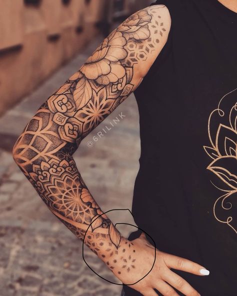 Mandala Arm Tattoos, Mandala Tattoos For Women, Underarm Tattoo, Shoulder Sleeve Tattoos, Arm Sleeve Tattoos For Women, Mandala Tattoo Sleeve, Geometric Sleeve Tattoo, Feminine Tattoo Sleeves, Boho Tattoos