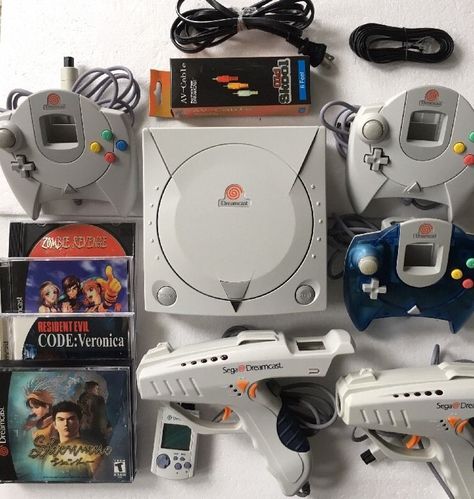 Sega Dreamcast Lot #retrogaming #HotDC with console accessories and games: Shenmue Skies of Arcadia RE Code Veronica. Great little lot. Skies Of Arcadia, Code Veronica, Playstation One, Retro Games Console, Two Player Games, Nintendo Sega, Video Game Systems, Sega Dreamcast, Vintage Video Games