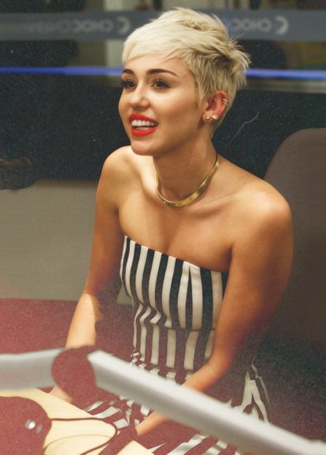 Miley Cyrus Short Hair, Super Short Pixie Cuts, Miley Cyrus Hair, Super Short Pixie, Short Blonde Pixie, Rock Your Hair, Blonde Pixie Haircut, Short Pixie Haircuts, Short Pixie Cut