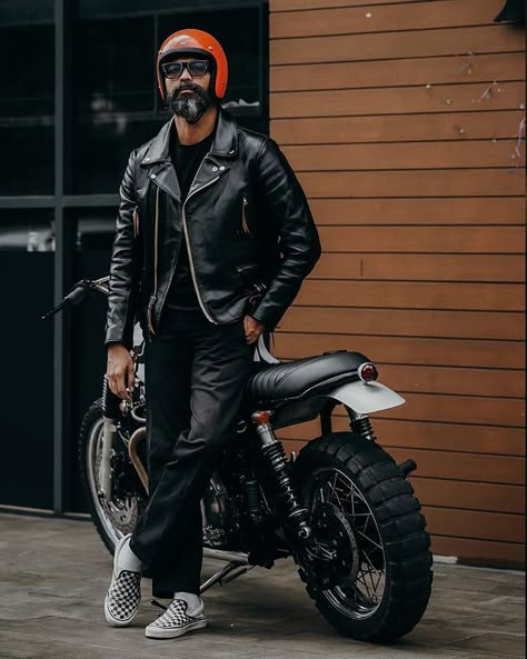 Motorcycle Outfit Men, Duke 390, Men Moda, Leather Jacket Men Style, Cafe Racer Style, Biker Jacket Men, Hi Fashion, Riders Jacket, Denim Boots