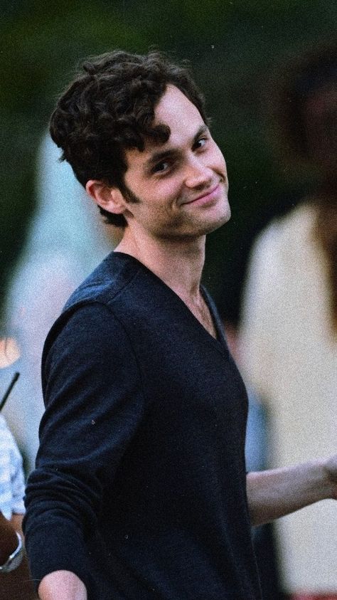 You Series Wallpaper, Penn Badgley 2000s, Joe From You, You Joe Goldberg, Penn Badgley Wallpaper, Penn Badgley Aesthetic, You Joe Goldberg Wallpaper, Joe Goldberg Wallpaper, Joe Goldberg Icon